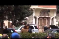 Γυναίκες οδηγοί παίζουν μπουνιές στη μέση του δρόμου, το βίντεο μας στέλνει αναγνώστης