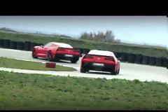 4 λεπτά δράσης με πρωταγωνίστριες τρεις Corvette Stingray!!!!