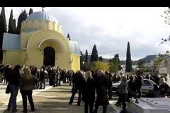 Πάτρα :Το στερνό «αντίο» στην Ναταλία Βουτσινά από τον ιερό ναό των Αγγέλων στο Α’ κοιμητήριο [video]