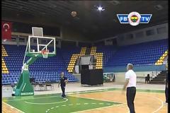 Eπίδειξη των ικανοτήτων του ως σουτέρ κάνει,,,ο Ζέλικο Ομπράντοβιτς.