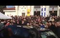 Λαοθάλασσα στην κηδεία της 13χρονης Σάρας - Την αποχαιρέτησαν με χειροκροτήματα