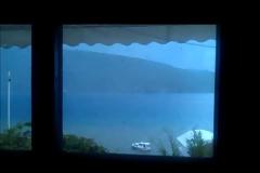 Τι γίνεται όταν πέφτει κεραυνός στη θάλασσα; [video]