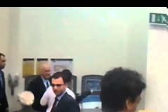 Έλληνας φοιτητής σε Παπανδρέου: Ρε καραγκιόζη! - Δείτε το video
