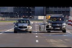 Ο Σουμάχερ στο τιμόνι της νέας Mercedes C-Class (video)