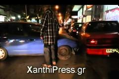 Απίστευτο ατύχημα στο κέντρο της Ξάνθης. ΙΧ «σφήνωσε» κάθετα μετά από πενταπλή καραμπόλα σε παρκαρισμένα !