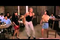 Ξεκαρδιστικό βίντεο: Όταν ο Jean Claude Van Damme... χόρευε τα Καγκέλια [video]