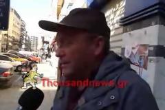 Παράσταση διαμαρτυρίας έξω από το κτίριο της ΔΕΗ, για την επανασύνδεση ρεύματος σε σπίτια που έχει κοπεί [video]