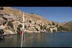 Αυτό είναι το χωριό όπου φυτρώνουν τα σπάνια ΜΑΥΡΑ τριαντάφυλλα!!!