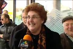 Στο πεζοδρόμιο για μισθούς και συντάξεις εκατοντάδες Λαμιώτες [video]