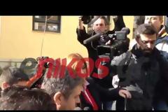 Με χειροπέδες στον εισαγγελέα ο Τομπούλογλου - Είπε πως πιστεύει στον Θεό και την Δικαιοσύνη