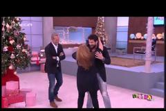 Η απίστευτη τούμπα της Βίκυς Σταυροπούλου! Την πέταξε κάτω ο Γεωργούλης! - Δείτε το video