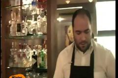 Πως να φτιάξετε το τέλειο πρωτοχρονιάτικο κοκτέιλ με άρωμα από... μελομακάρονο! [video]