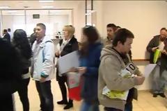 Ουρές στην εφορία της Λαμίας για τις πινακίδες [video]