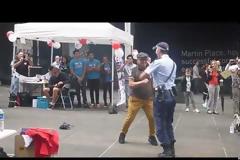 Αυτή η αστυνομικός δεν παίζεται [Video]