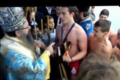 Ο αγιασμός των υδάτων στο λιμάνι της Λευκάδας [video]