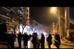Xημικά έξω από το Κλεάνθης Βικελίδης