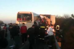 Οι πρώτες εικόνες από το τροχαίο με το λεωφορείο του ΚΤΕΛ στα Μάλγαρα [video]