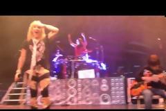 11χρονος προκαλεί τον κιθαρίστα των Steel Panther σε μονομαχία κιθάρας [video]