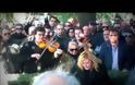 Έκλαψαν τα βιολιά στην κηδεία του Γ. Κόρου [video]