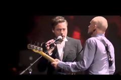 O Robert Downey Jr σε απίστευτο live με τον Sting [video]