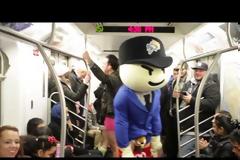 Ήταν μια συνηθισμένη ημέρα στο μετρό αλλά χωρίς...παντελόνια! Δείτε πλούσιο φωτογραφικό αφιέρωμα αλλά και video...