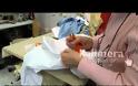 Μπαλώνουν τα παλιά τους ρούχα στην Τρίπολη [video]