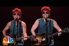 Ο Bruce Springsteen δίπλα στον Jimmy Fallon ντυμένο ως Springsteen [video]