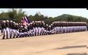 Ξεκαρδιστικό βίντεο: «Σκληροί» στρατιώτες – χορευτές κάνουν ντόμινο, ακροβατικά και άλλα κόλπα
