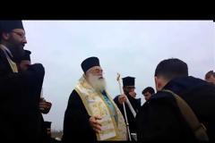 Σουτ μη μιλάτε, μη μιλάτε, είπε ο Μητροπολίτης στην πιστή