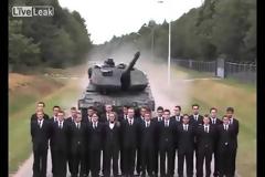 ΒΙΝΤΕΟ-Tανκ που φρενάρει πριν τον ζωντανό τοίχο