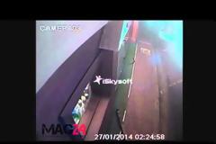 Λαμία: Δείτε το «τρελό» αυτοκίνητο στην πλατεία Λαού - Από θαύμα δεν είδαμε τα χειρότερα [video]