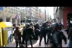 Προσήχθησαν 45 φοιτητές για διαμαρτυρία στο γραφείο Βαρβιτσιώτη - Δείτε φωτό και βίντεο!
