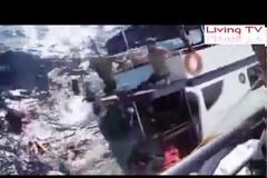 ΣΥΓΚΛΟΣΤΙΚΟ VIDEO: Σκάφος βυθίζεται μαζί με επιβάτες on camera