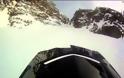 Απίστευτο βίντεο! Αναβάτης snowmobile πέφτει και σέρνεται σε πλαγιά βουνού! [Video]