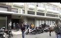 Οι πονηρές ορέξεις του αλόγου στο μπλόκο των αγροτών (VIDEO)