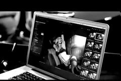 Ένα ολόκληρο λεπτό με την Abbey Clancy