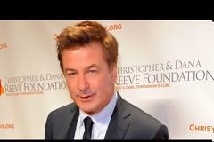Η ψύχραιμη Cate Blanchett και ο εκνευρισμένος Alec Baldwin απαντούν στην κακοποίηση της κόρης του Woody Allen