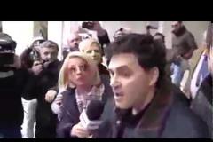 Δείτε σε βίντεο τον Φιλιππίδη με χειροπέδες