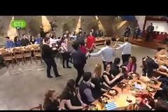 Όχι θα κάτσει να σκάσει... (ο Κώστας ο Καραμανλής) μήνυμα αναγνώστη