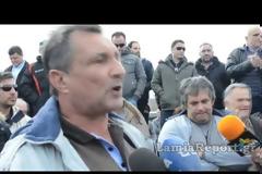 Λαμία: Έκλεισαν την εθνική και ζήτησαν να έρθει ο πρωθυπουργός στα μπλόκα [video]