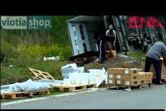 Σοβαρό τροχαίο στον Παράδρομο Εθνικής Οδού Αθηνών Λαμίας στο ύψος της Θήβας [video]