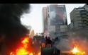 Venezuela Coup? Gunfire, Clashes as 3 Dead in Violent Caracas Protest