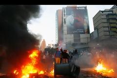 Venezuela Coup? Gunfire, Clashes as 3 Dead in Violent Caracas Protest