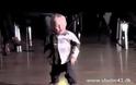 Φοβερός χορευτής 2 ετών! [video]