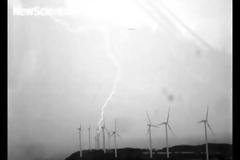 Οι ανεμογεννήτριες πυροδοτούν κεραυνούς [video]