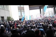 ΣΥΡΙΖΑ: ΣΤΟ ΣΤΟΧΑΣΤΡΟ ΤΩΝ ΝΕΟΝΑΖΙ ΟΙ ΕΛΛΗΝΕΣ ΟΜΟΓΕΝΕΙΣ ΣΤΗΝ ΟΥΚΡΑΝΙΑ (VIDEO)