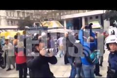 Επίθεση στα αυτοκίνητα των τροικανών - Μπουκάλια στο αυτοκίνητο του Τόμσεν - Δείτε βίντεο