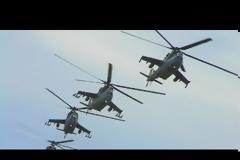 Ρωσικά ελικόπτερα πετούν πάνω από την Κριμαία