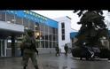 Ρωσικά ελικόπτερα πετούν πάνω από την Κριμαία