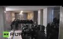 Φιλορώσοι διαδηλωτές κατέλαβαν κτήριο της περιφερειακής κυβέρνησης [Video]